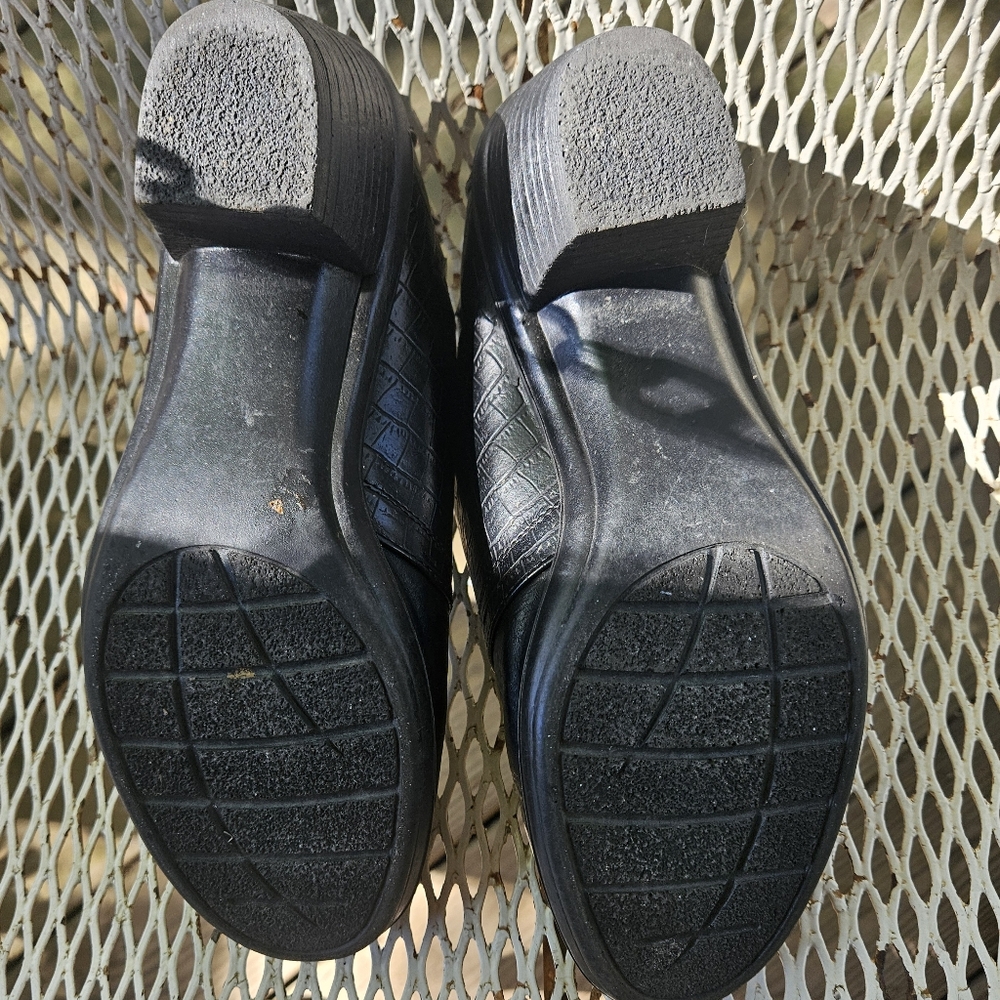 ππ3/20ππElegant Black Ankle Booties - Picture 4 of 5